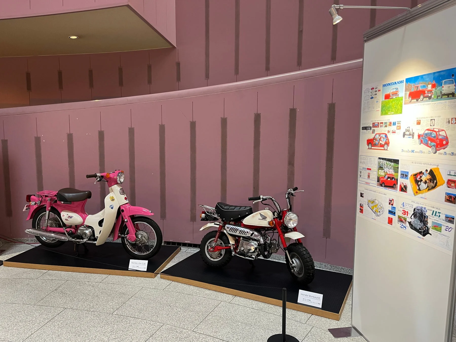 ホンダのリトルカブとモンキーの展示