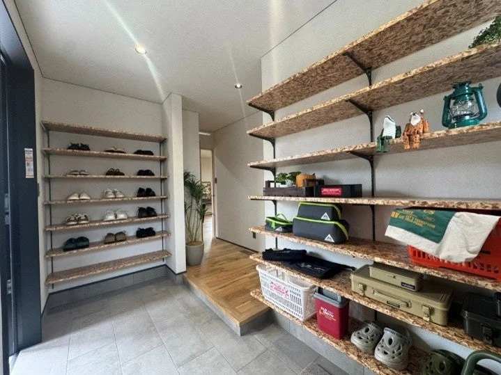 niko and ... EDIT HOUSE 中津川市本町モデルハウス 玄関収納