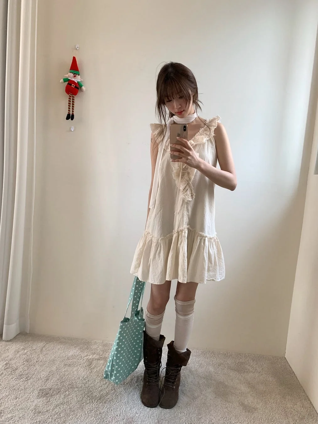 フリルワンピースのコーディネート