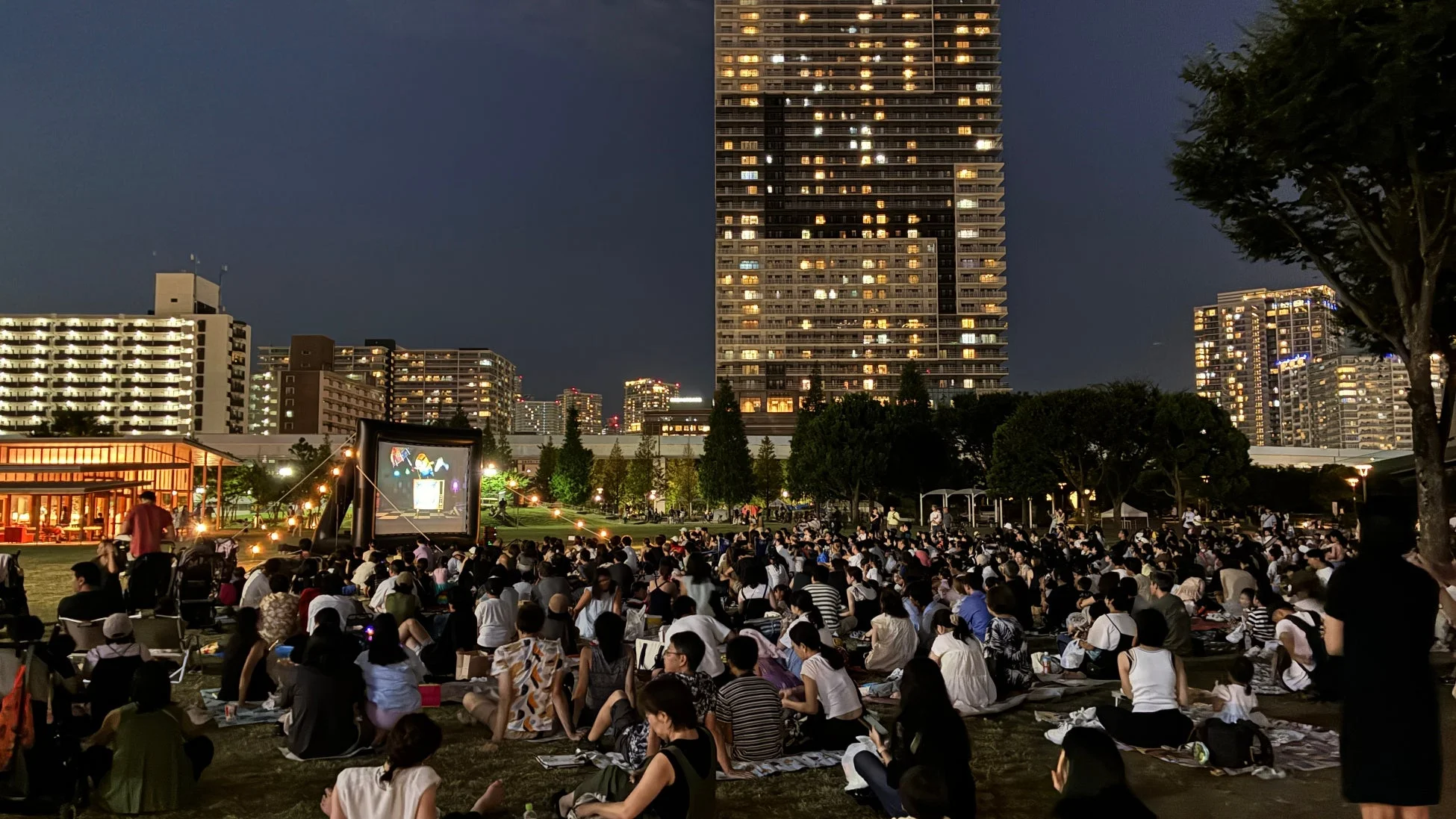 野外上映会の様子