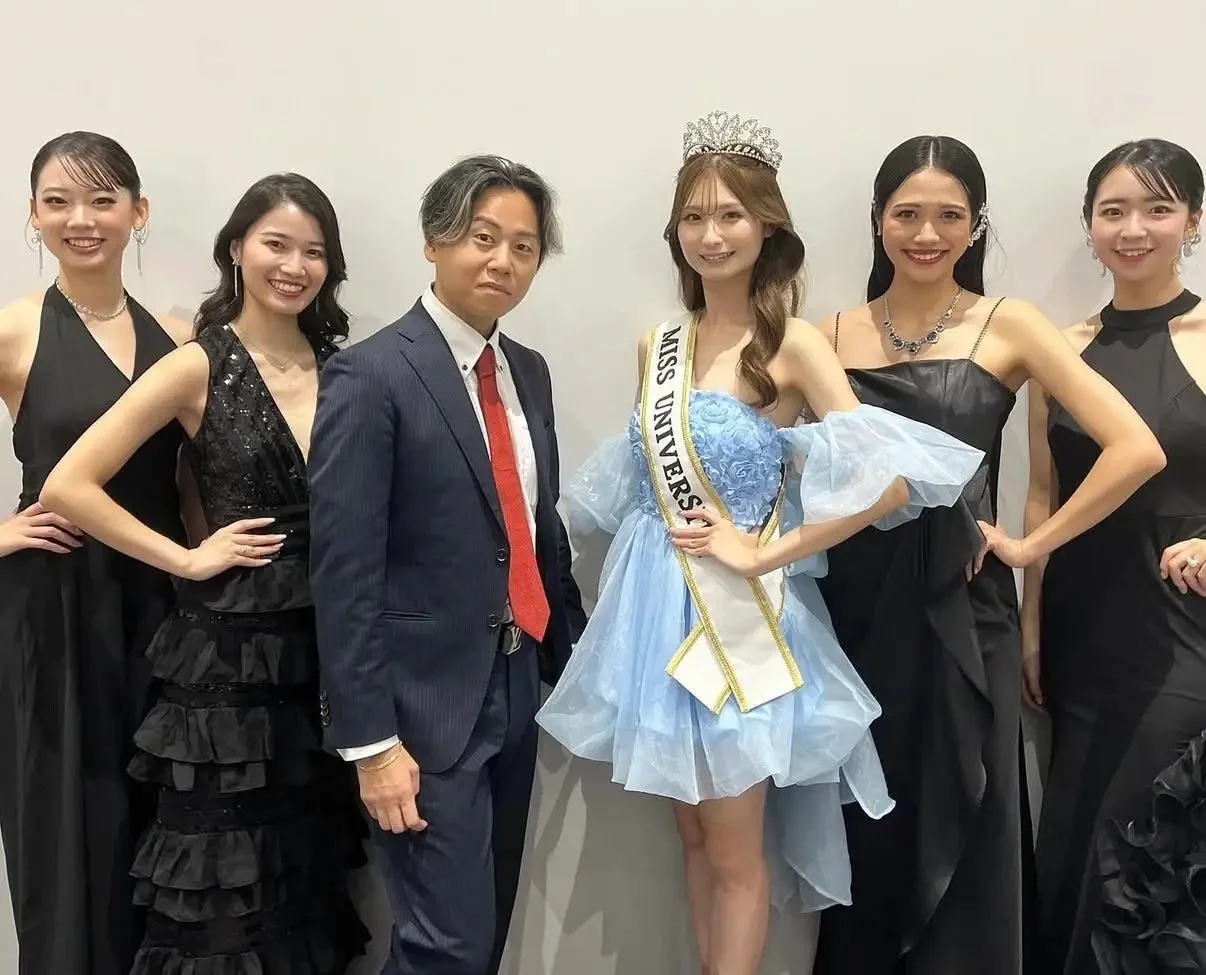 ミスユニバースの華やかな集合写真
