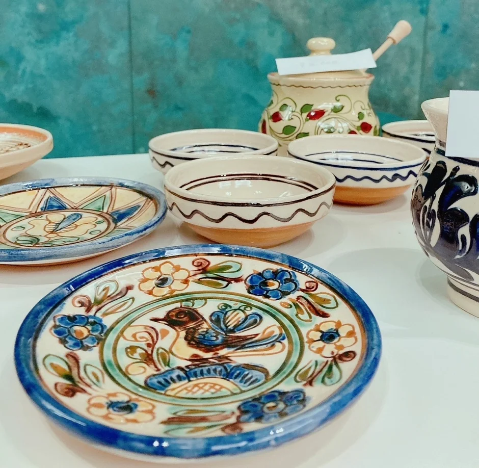 ルーマニアの民芸品のような陶器