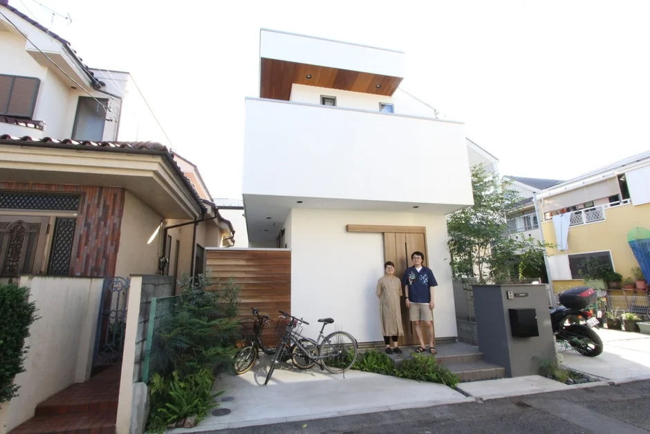 住宅外観と夫婦