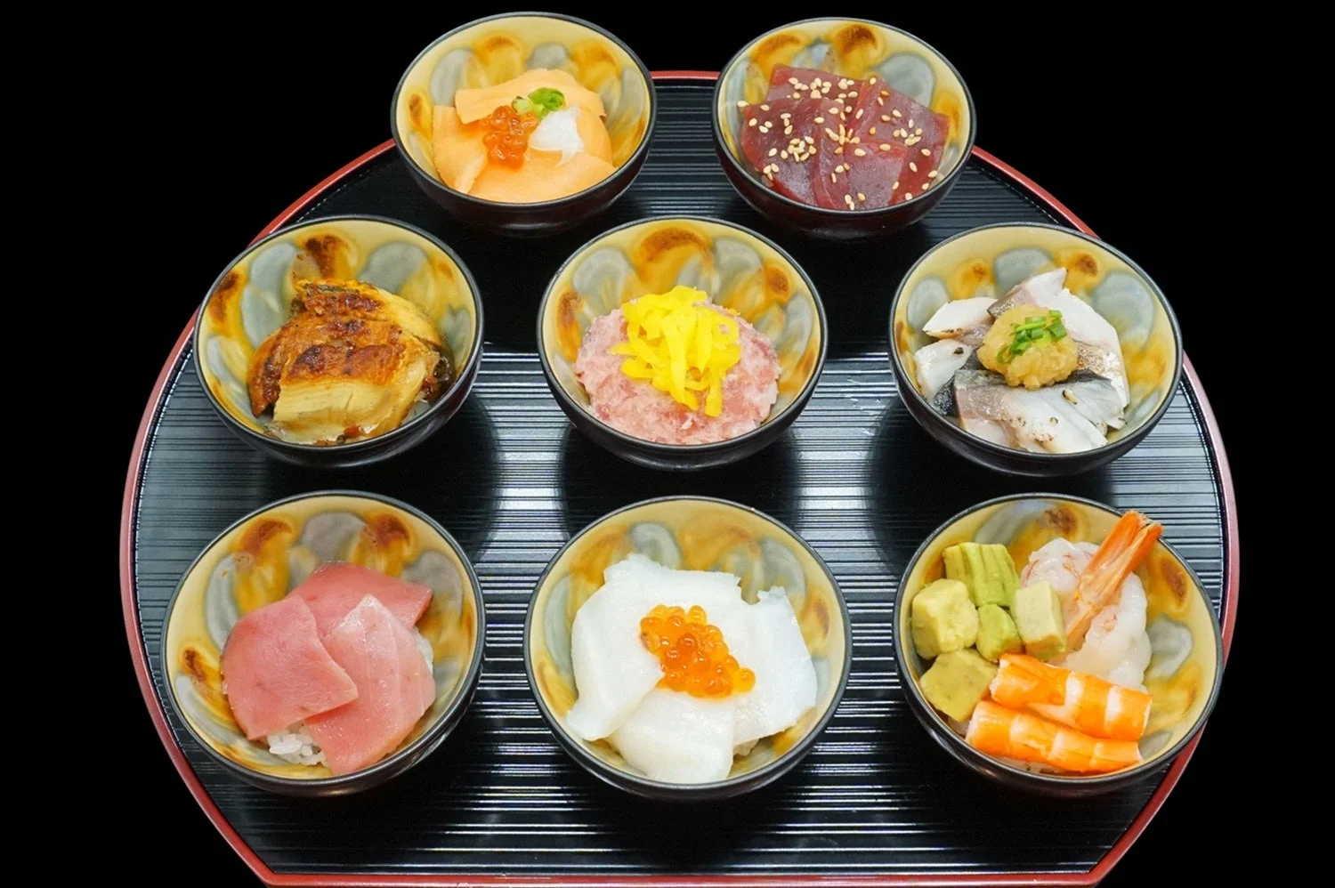 8種類のミニ海鮮丼の盛り合わせ