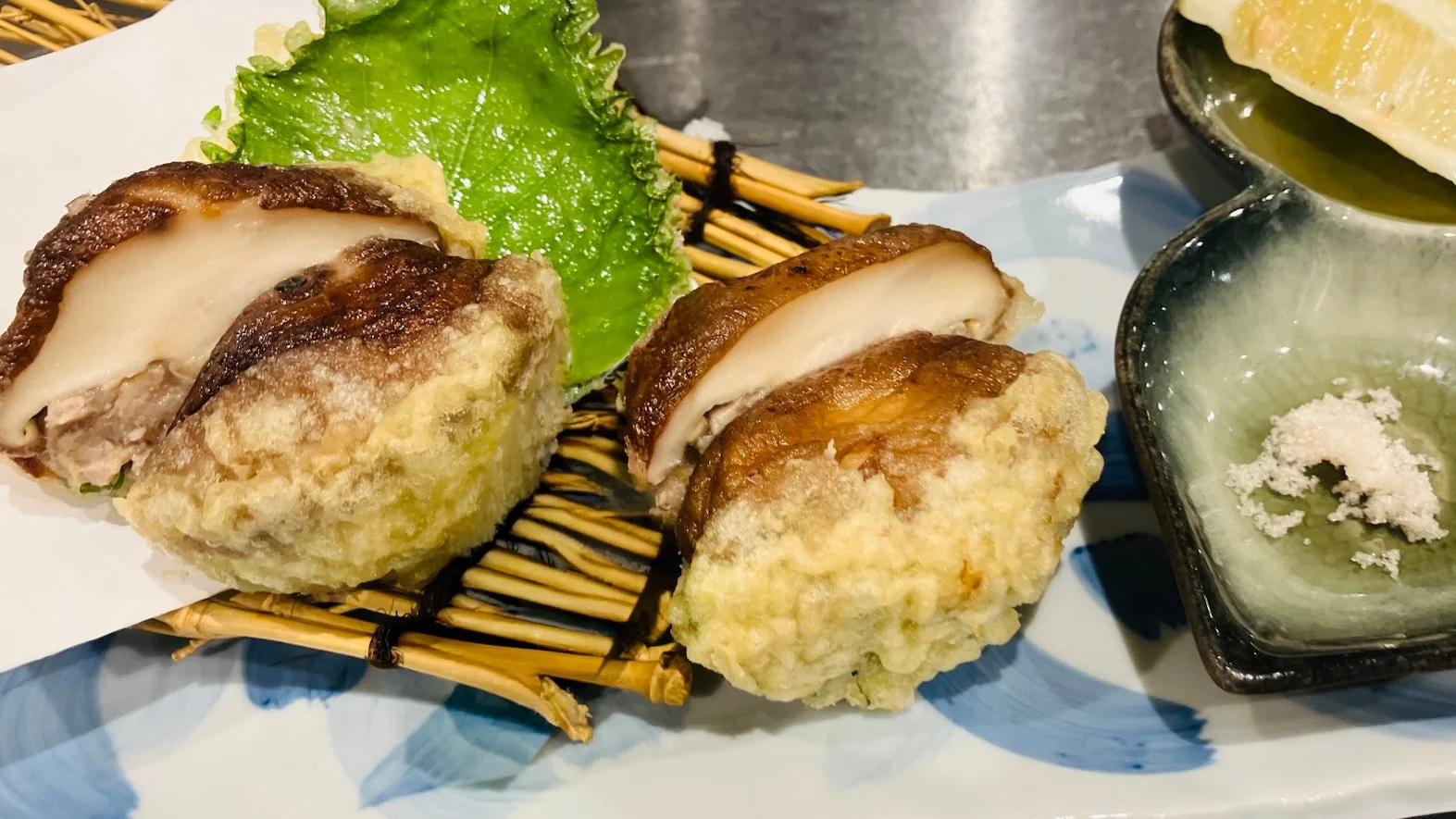 戻り鰹うずわ椎茸詰めと大葉の天ぷら盛り