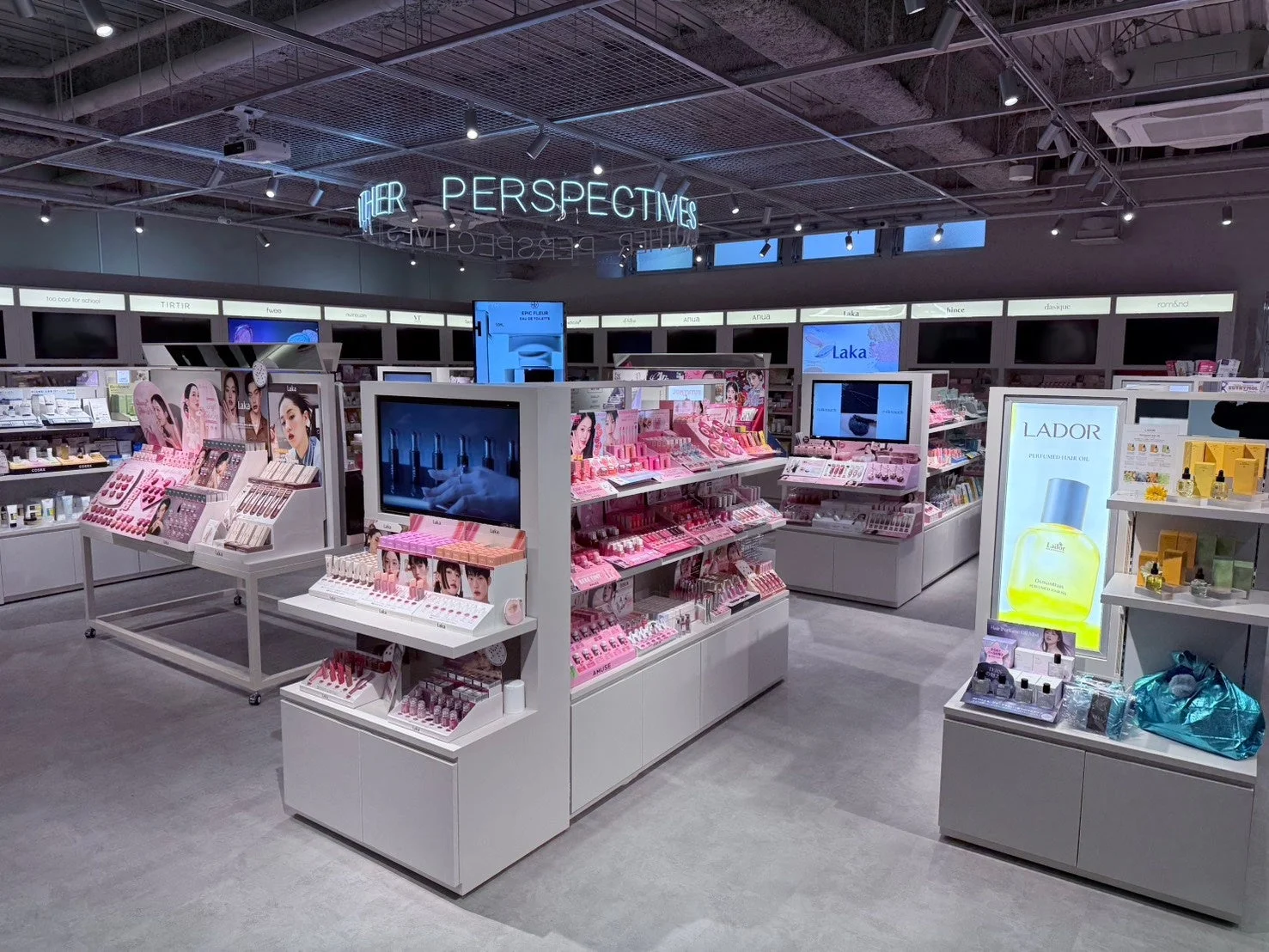 A:PERS店内の様子