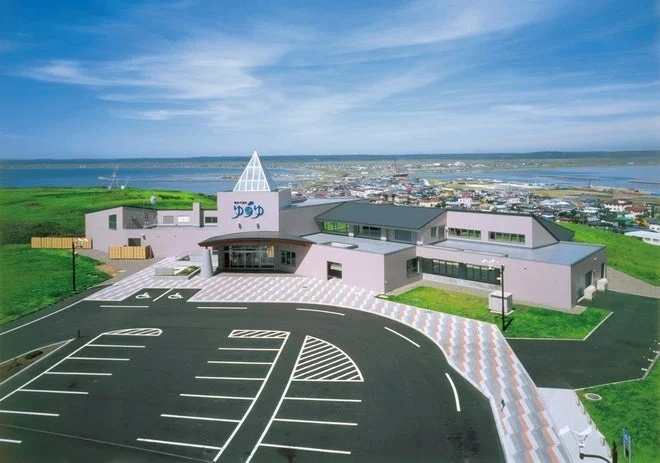 霧多布温泉ゆうゆ施設外観
