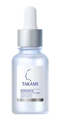TAKAMIの薬用美白美容液が写った白いドロッパーボトルです。ビタミンB3+配合のスポットケア用美容液であることがラベルから読み取れます。