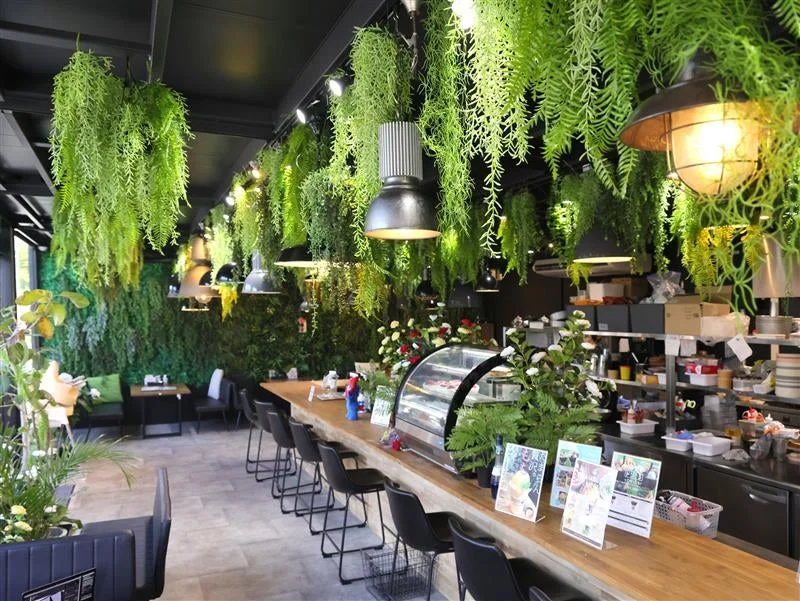 ANTIQUA TREE CAFE はつが野店内観