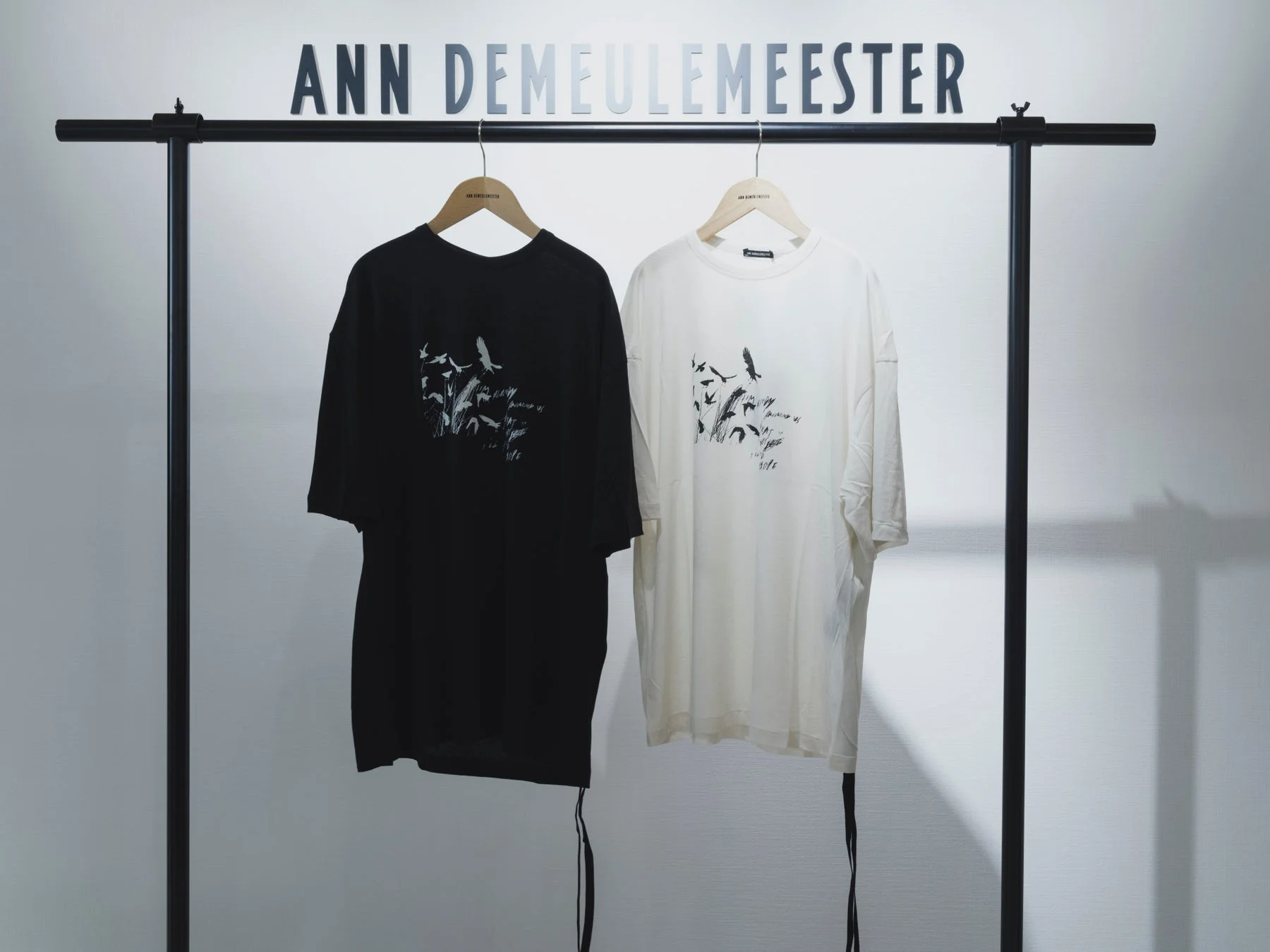 ANN DEMEULEMEESTERのTシャツ