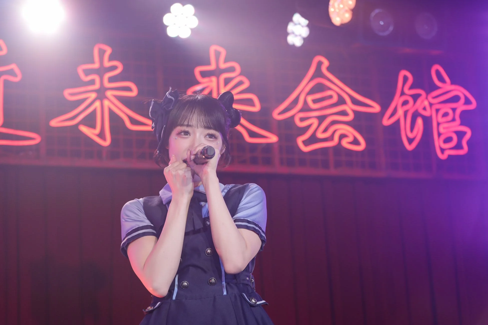 マイクを握る桜田あのんさん