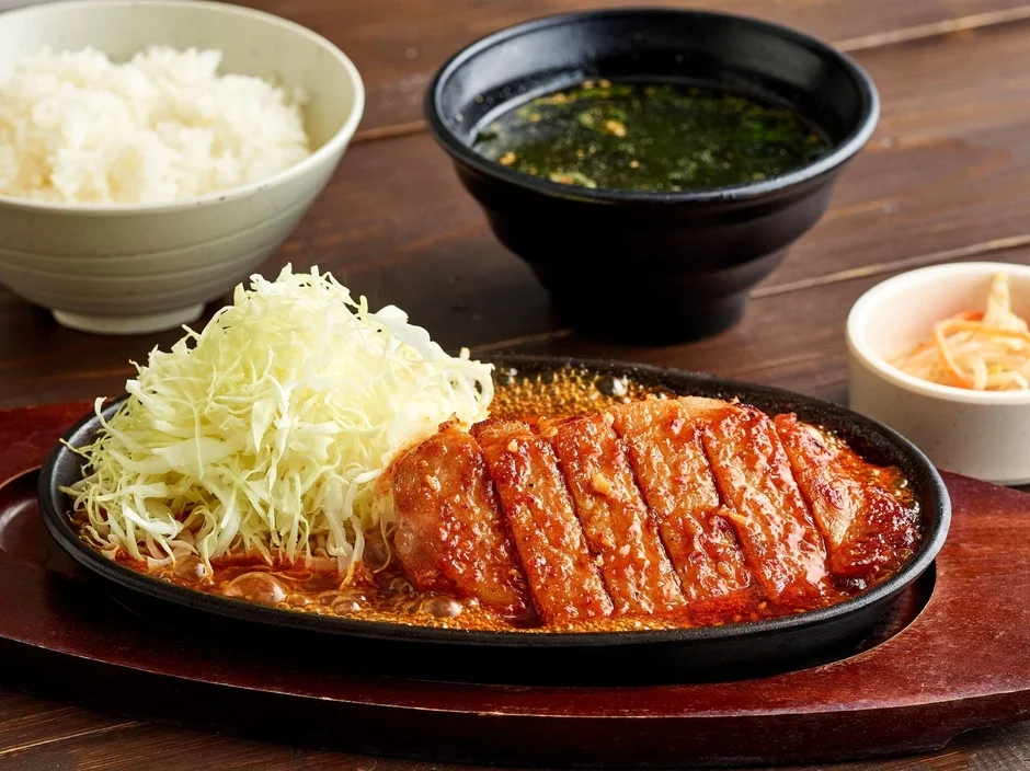 肉厚鉄板トンテキ定食の全景