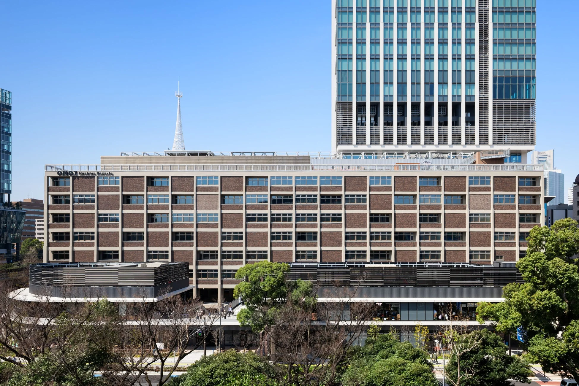 OMO7横浜の建物外観