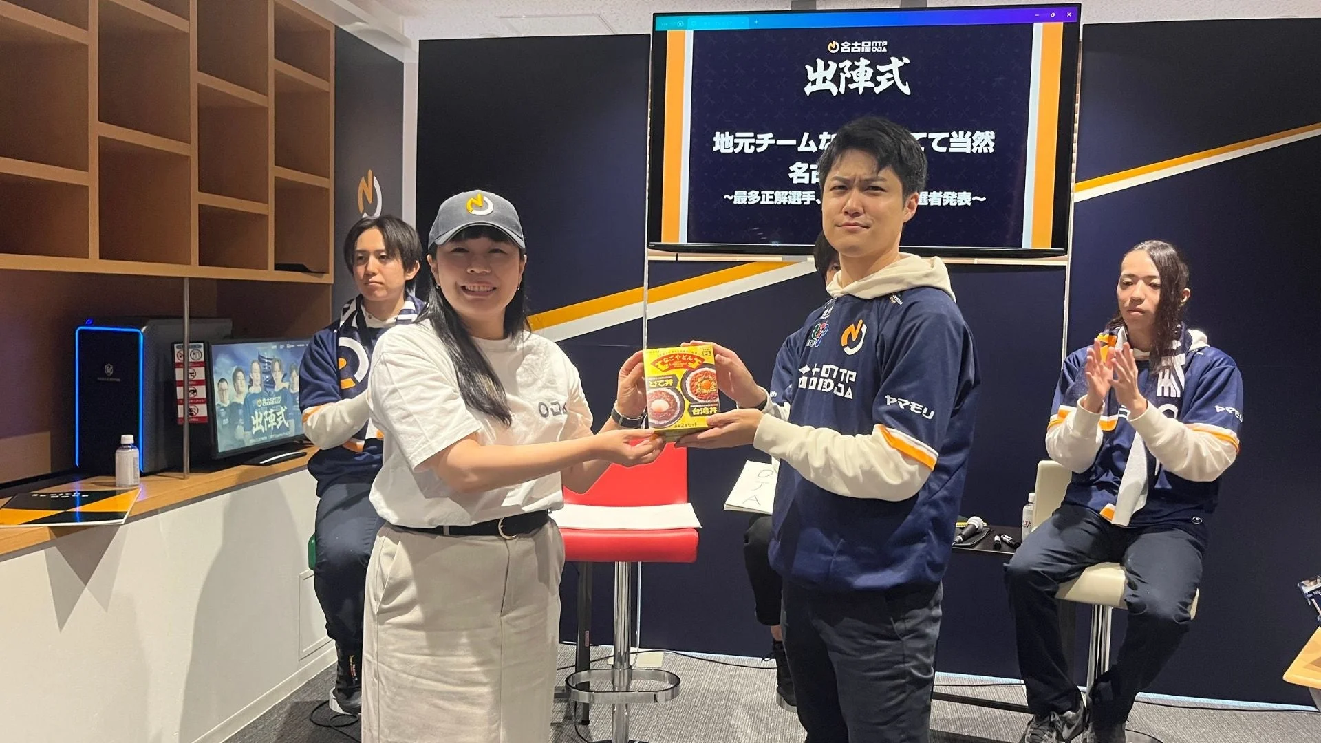 名古屋クイズの授与式
