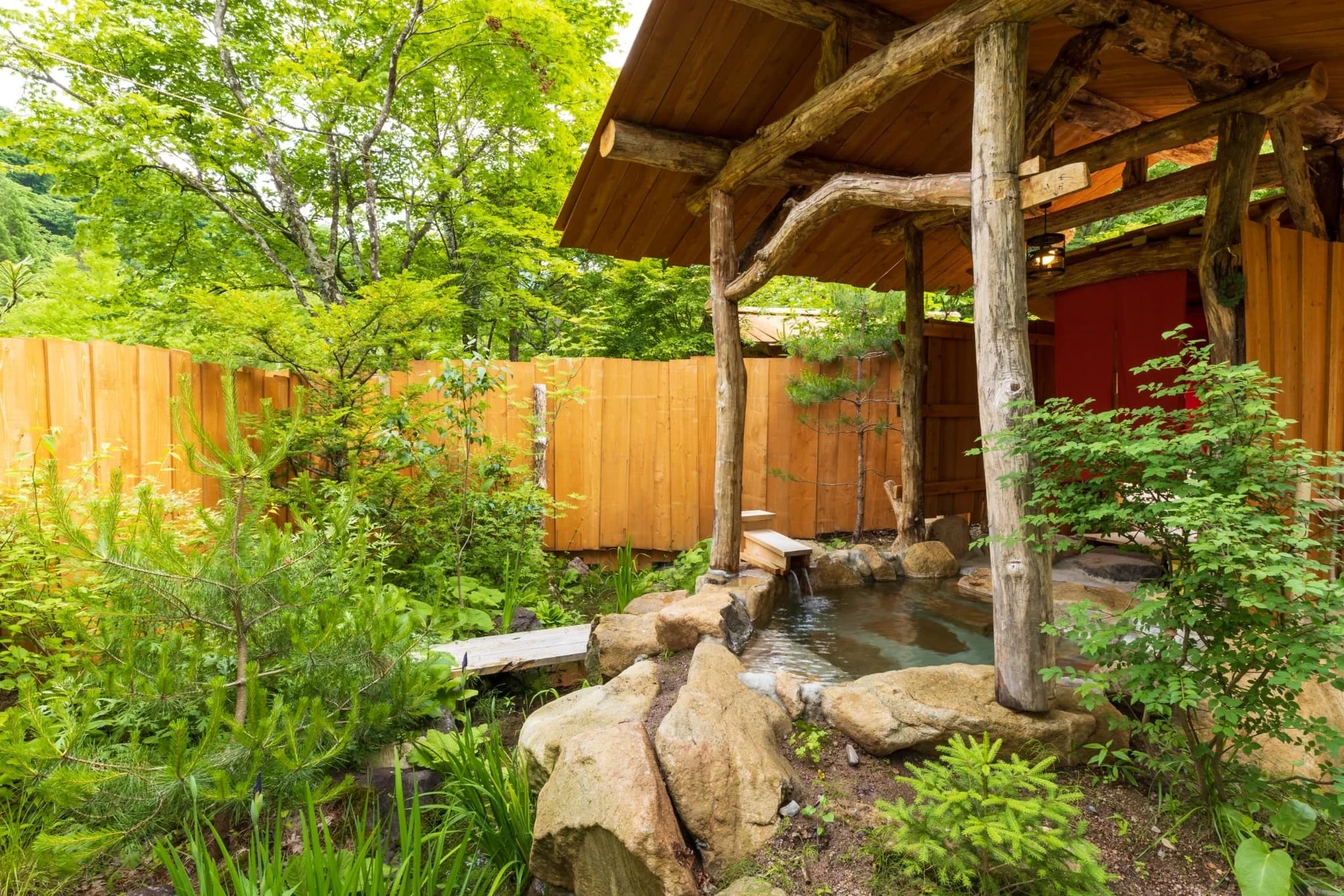 敷地内で湯めぐりできる豊富な湯処