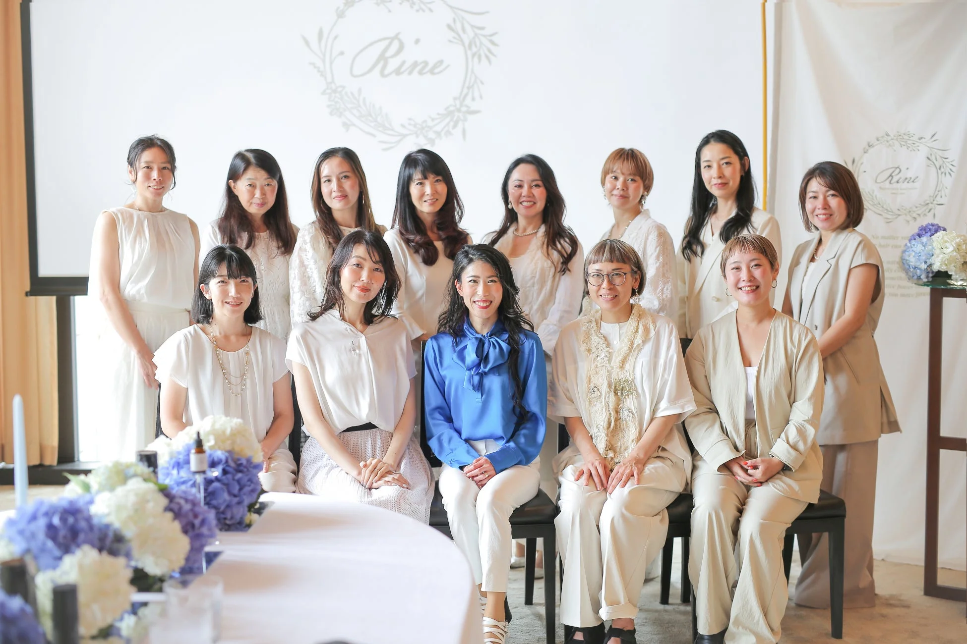 再生美容師の女性グループ