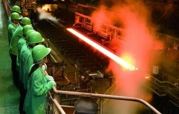 製鉄所の熱延工場