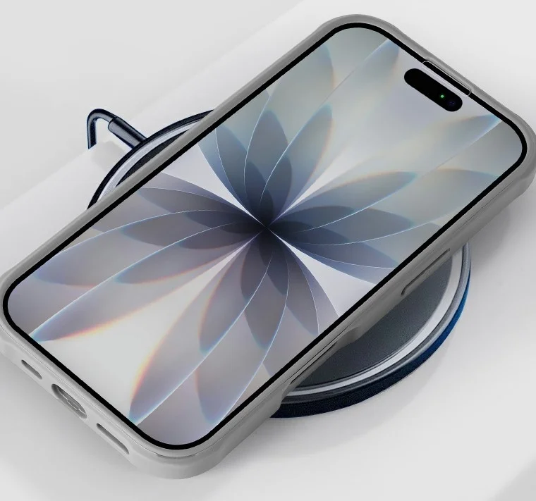 ワイヤレス充電中のスマートフォン