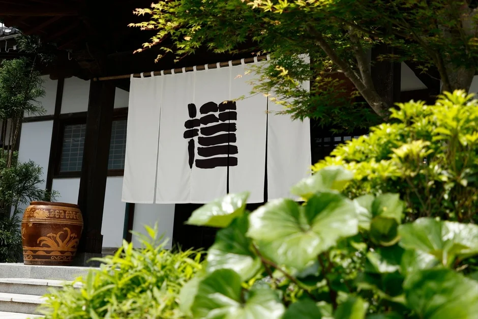 旅館の入り口