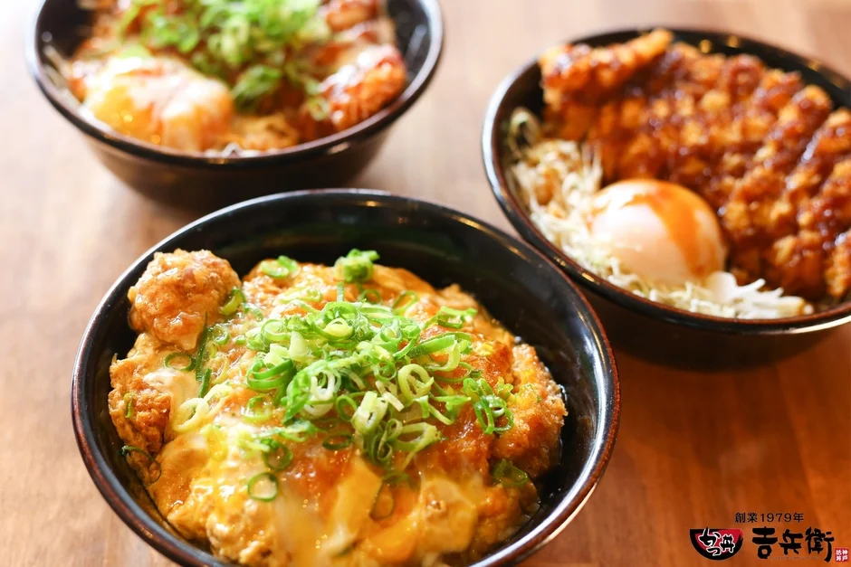 卵とネギがたっぷり乗ったカツ丼