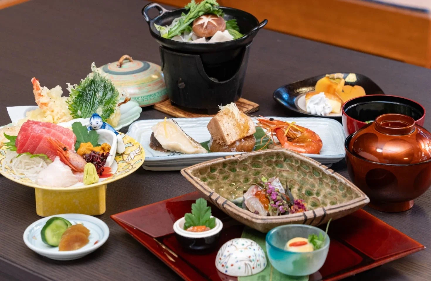 豪華な和食の会席料理
