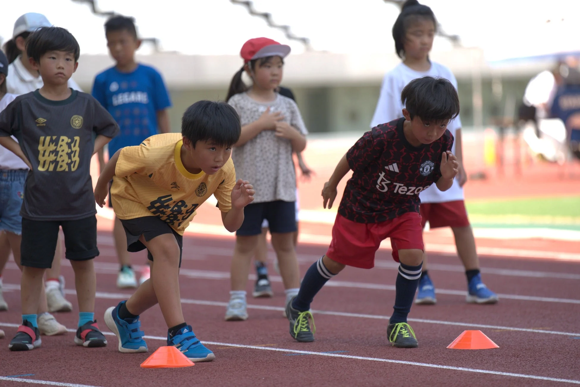 サッカー練習の子供たち