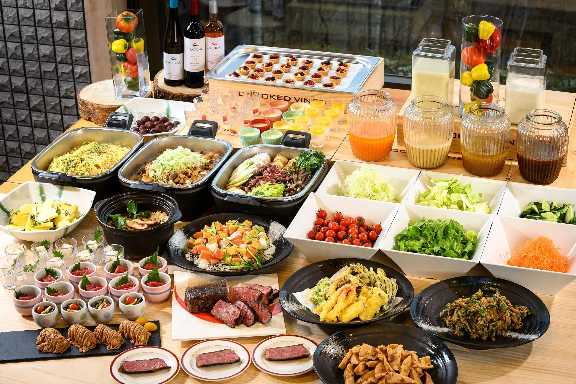 豪華なビュッフェ料理の数々