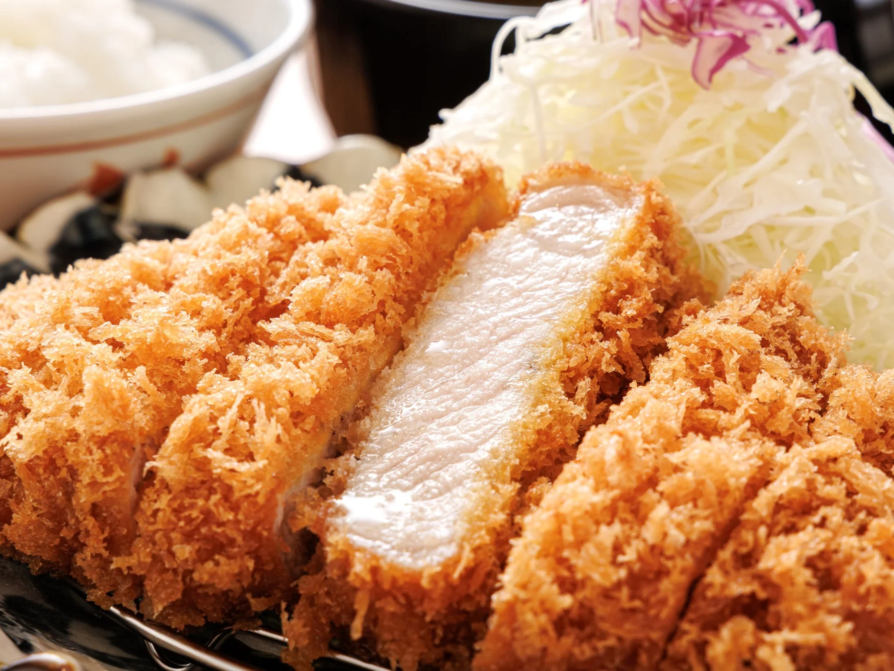 厚切りのとんかつ