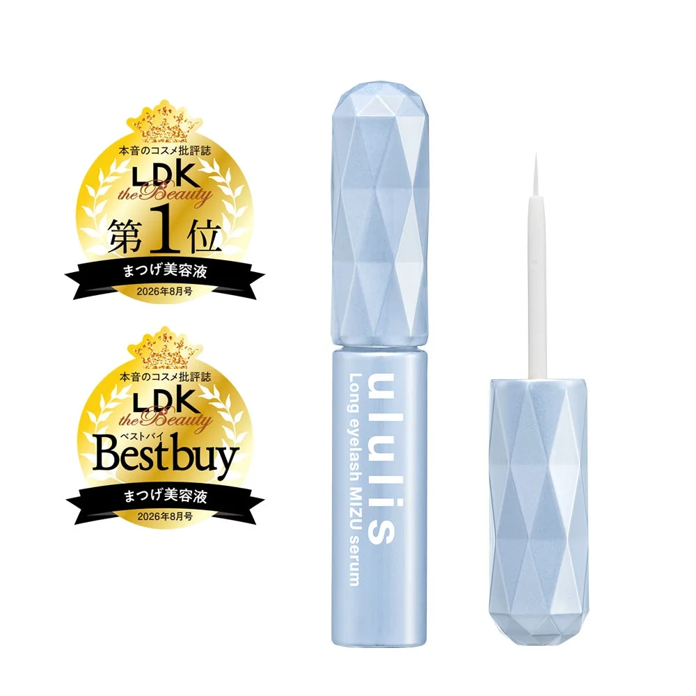 水色の容器に入ったまつげ美容液「ululis Long eyelash MIZU serum」