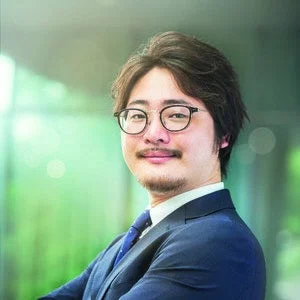 石井遼介氏