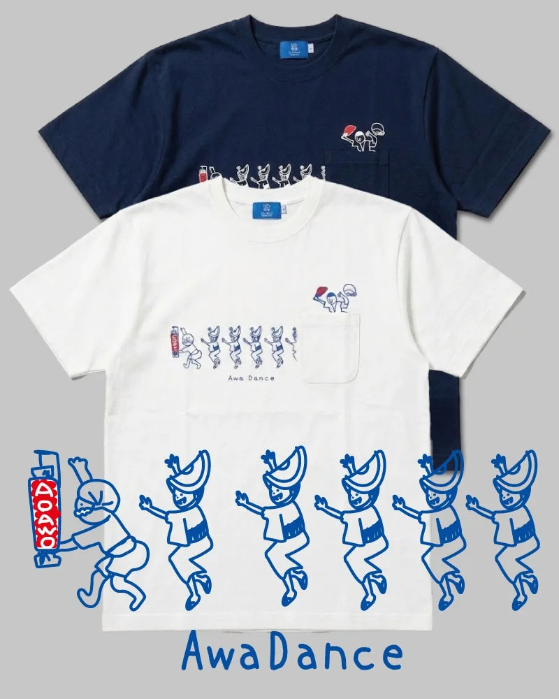 白と紺の2枚のTシャツが展示されており、阿波踊りを踊る人々がイラストで描かれています