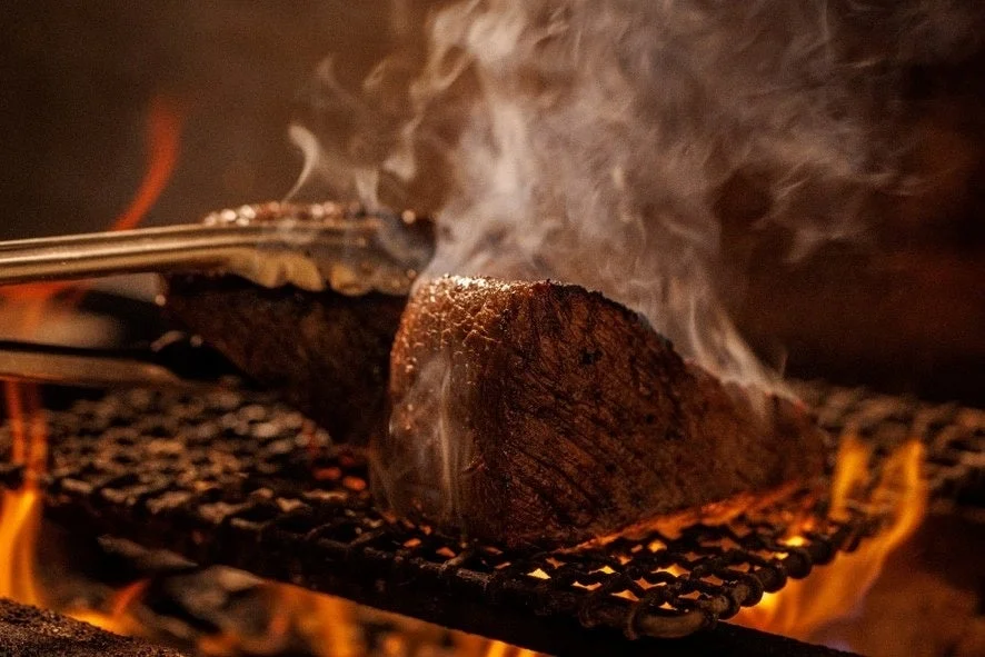 黒毛和牛の薪焼ステーキ