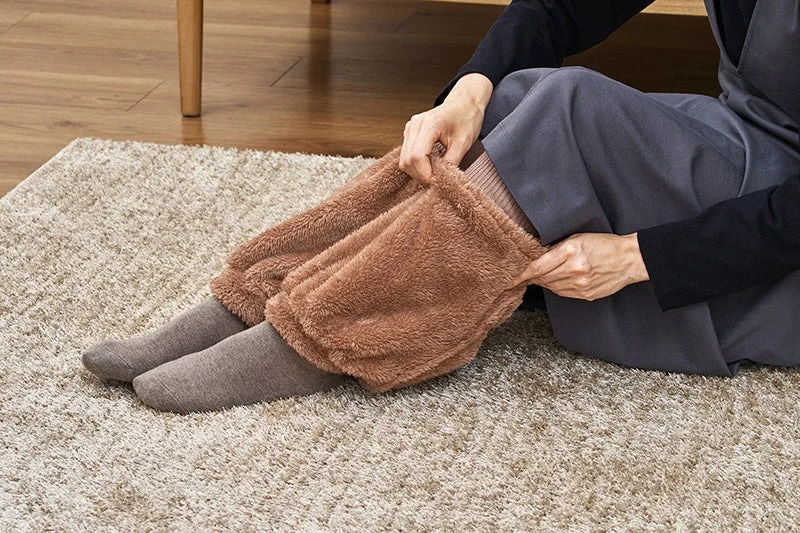 レッグウォーマーを着用した足元