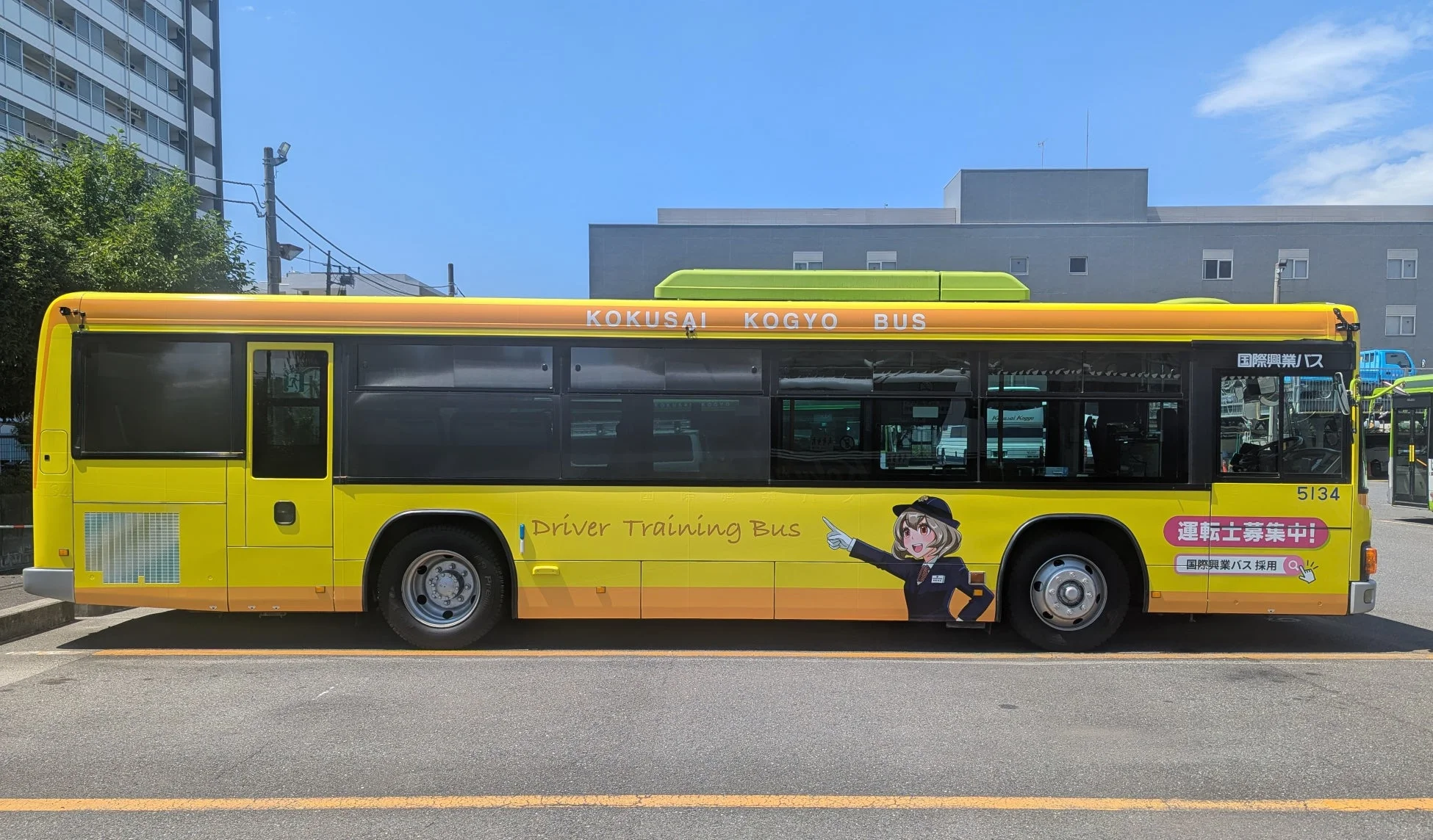国際興業バスの安全運転訓練車