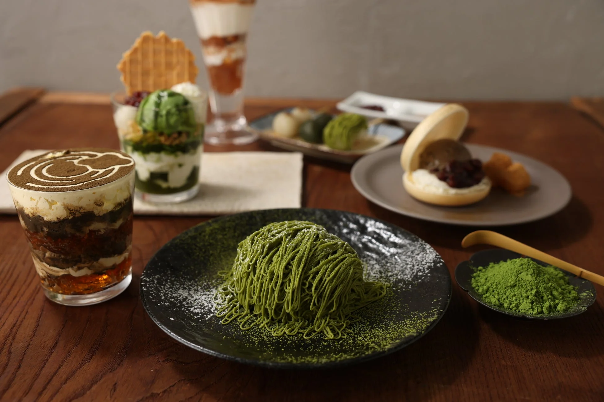 抹茶モンブラン、抹茶パフェなど様々な抹茶を使った和洋折衷のスイーツ