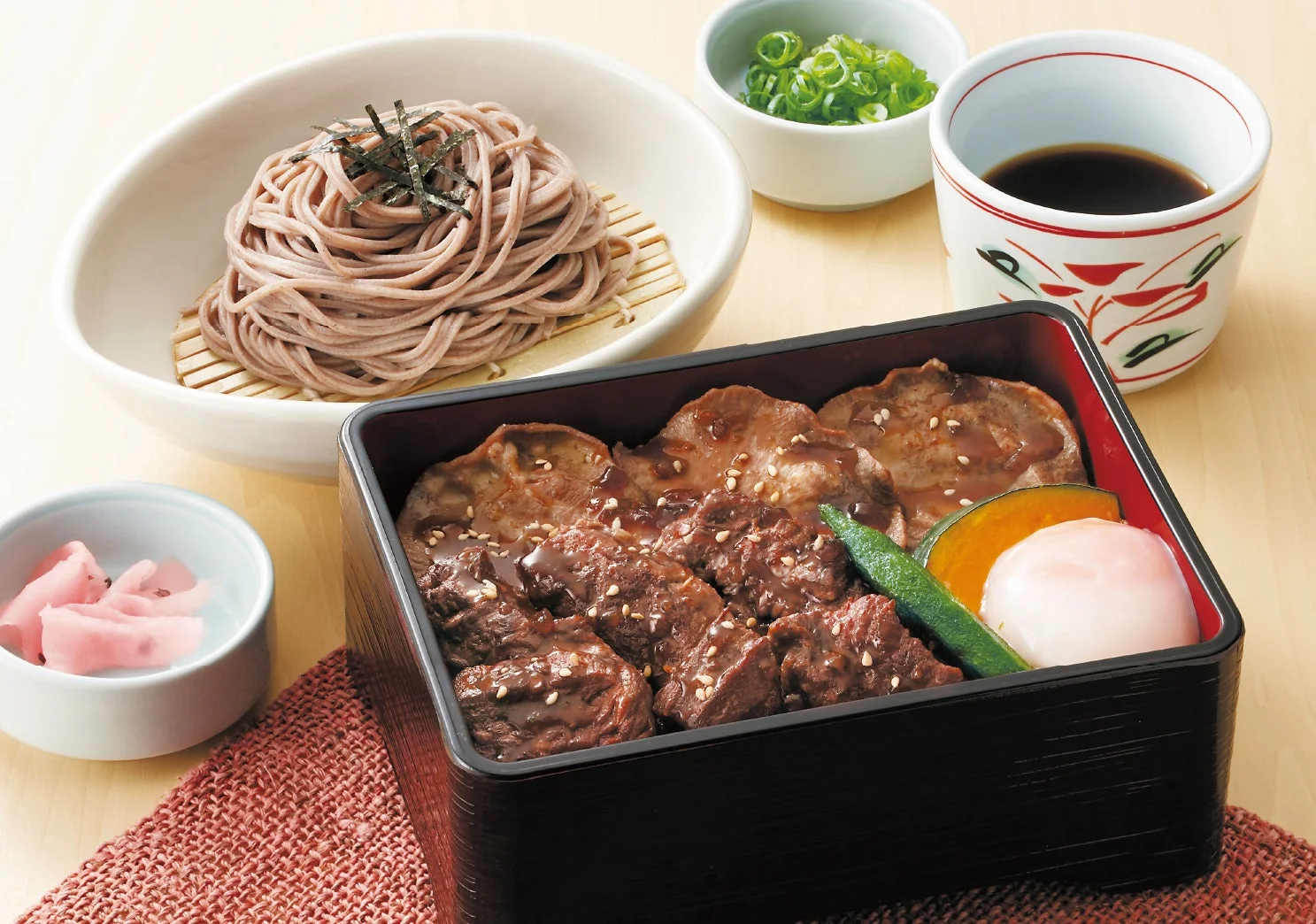 牛タンハラミ重御膳のイメージ