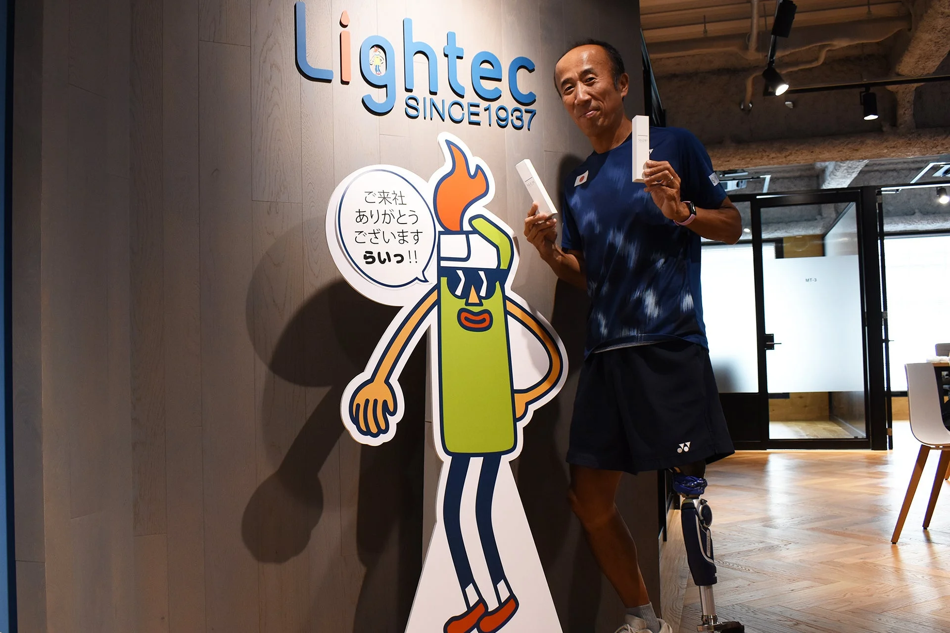 岸選手とSAB Japanのキャラクター