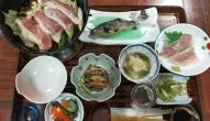地元の旬の食材を使った夕食