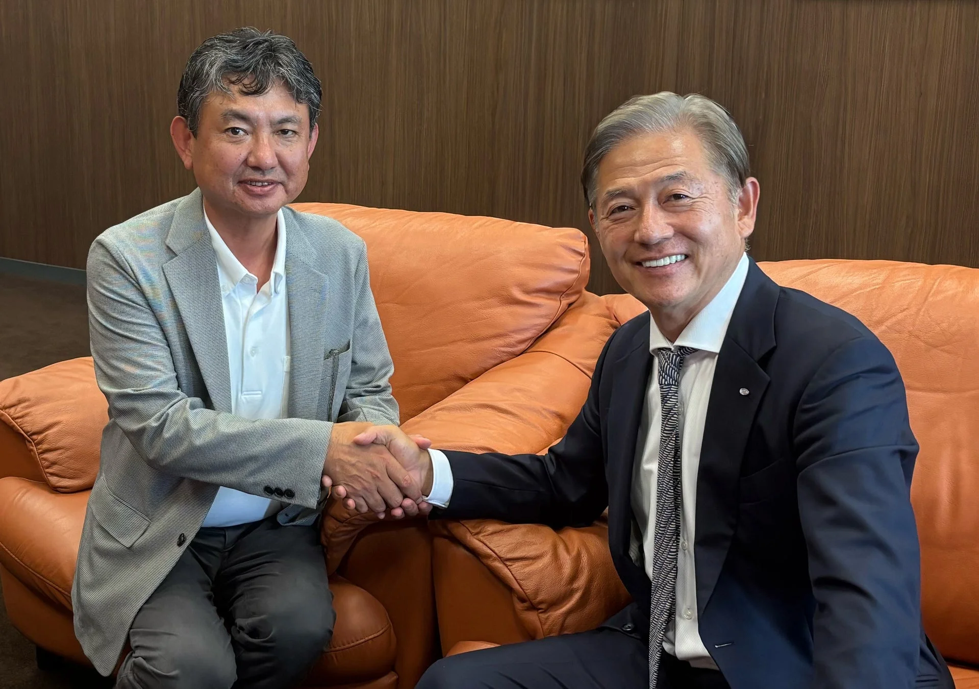 ビジネス、握手、男性、笑顔、協力、会議、商談、契約、信頼、成功
