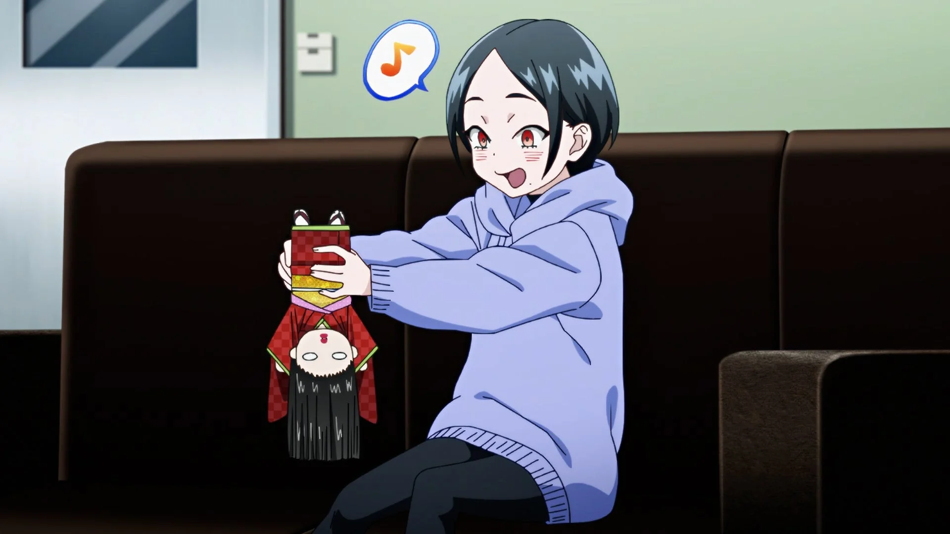 ソファで歌うキャラ