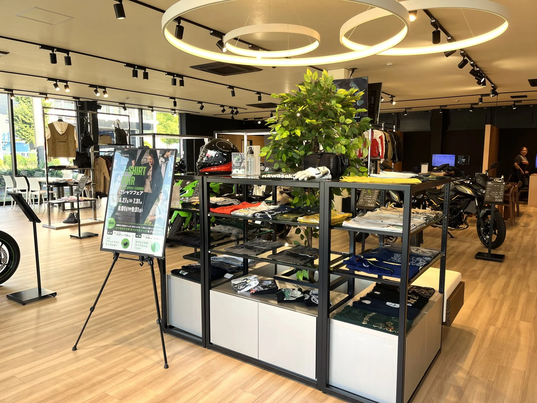 アパレル・グッズ展示