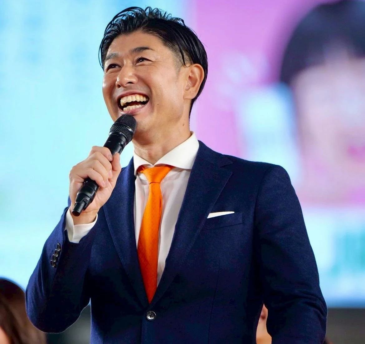 髙橋大輔氏がマイクで話している様子