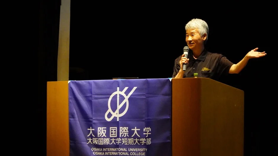 横山教授の講演風景