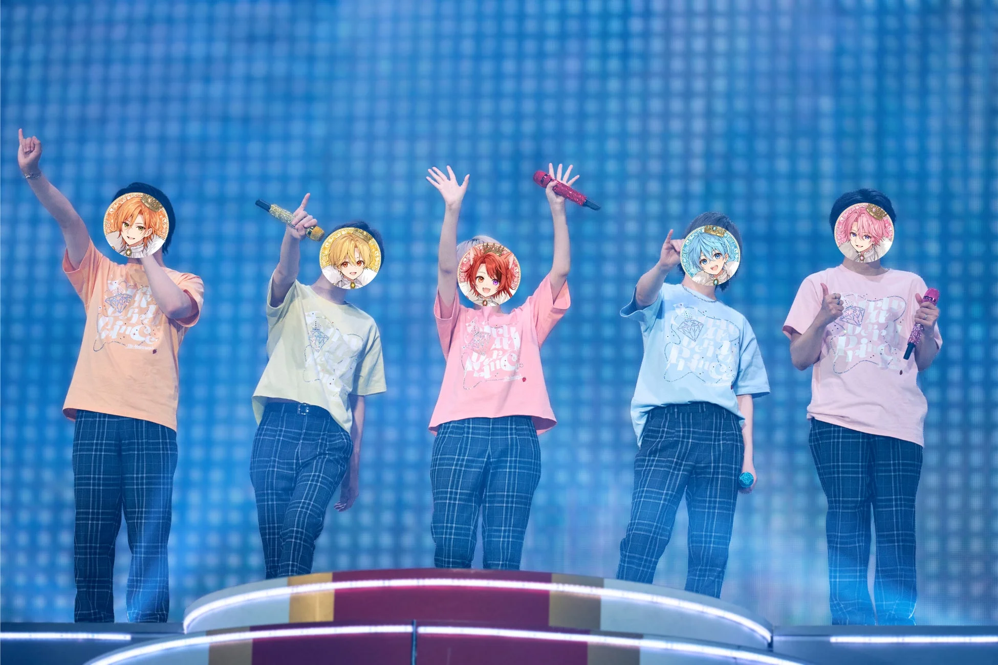 Tシャツ姿でパフォーマンスするすとぷり