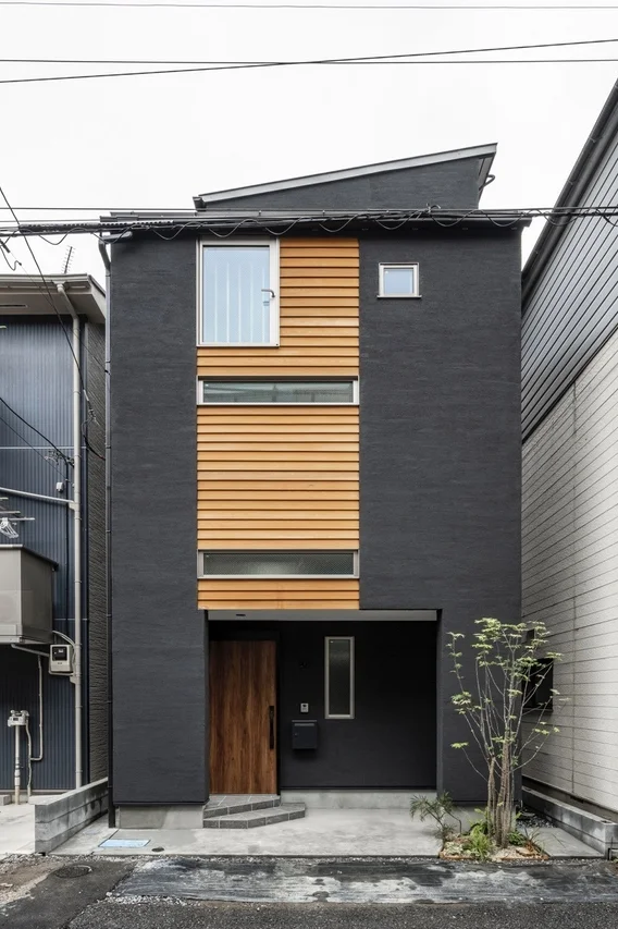 モダンな狭小住宅の外観