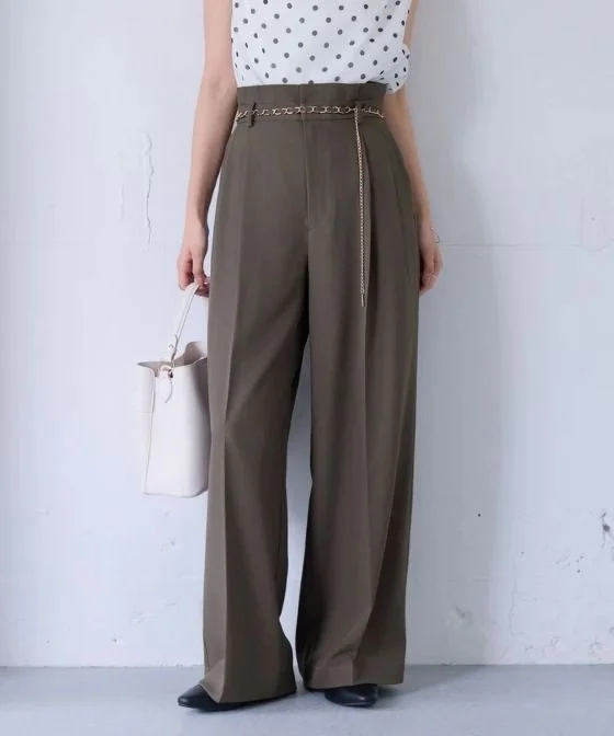 チェーンベルトタックワイドパンツのコーディネート