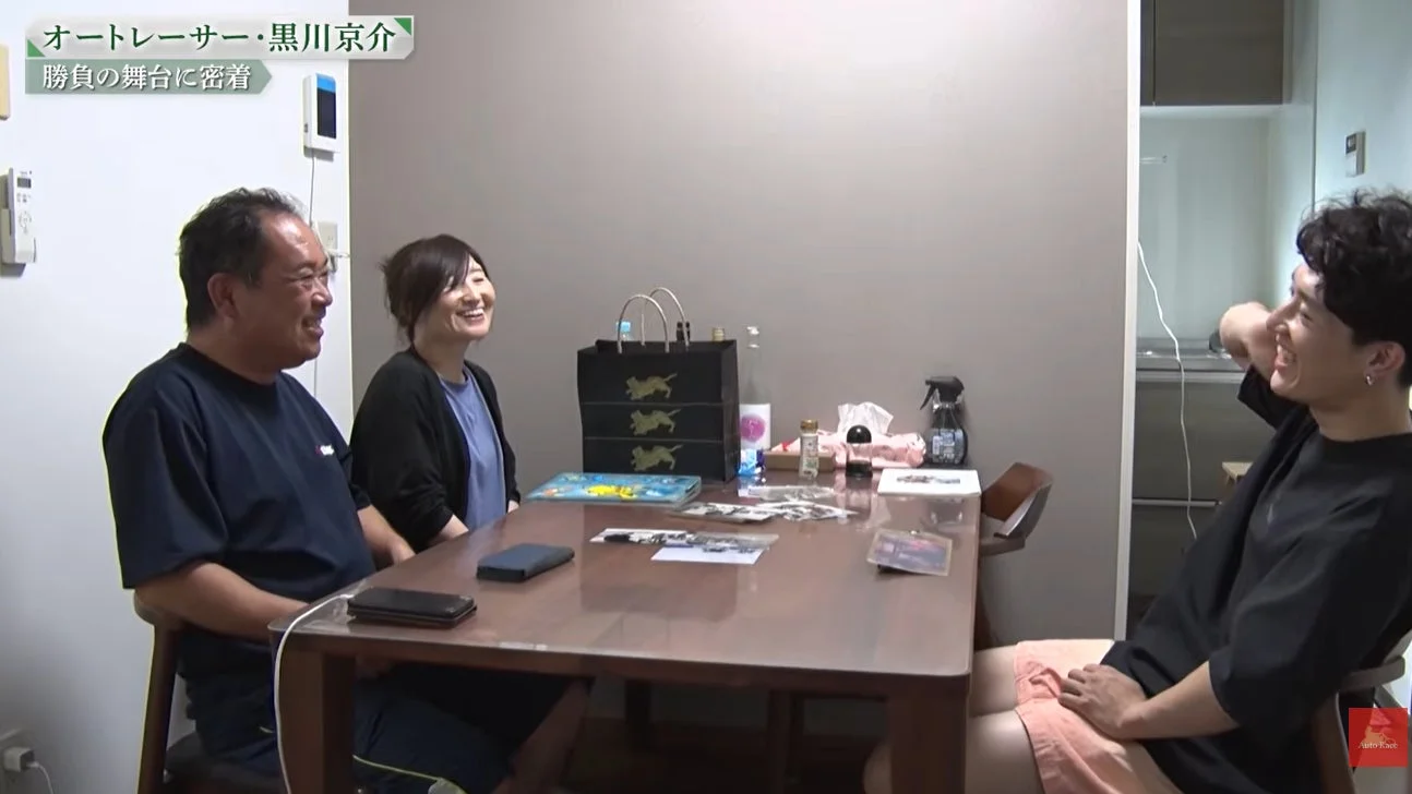 オートレーサー・黒川京介選手と家族の談笑風景
