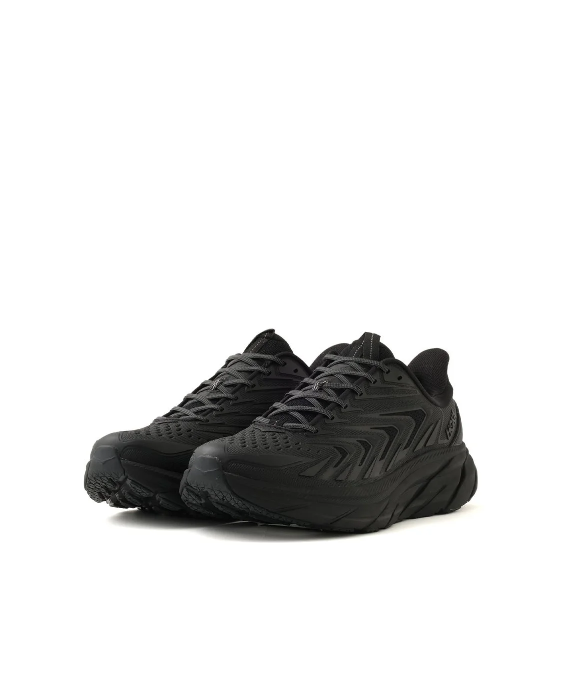 黒いHOKA CLIFTON UTLスニーカーのペア
