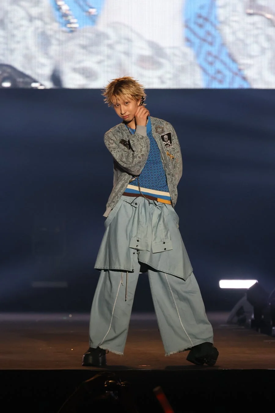 AULA AILAのルックを着たMON7Aさん