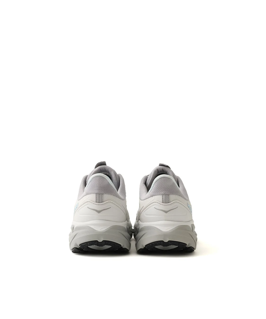 グレーのHOKA CLIFTON UTLスニーカーの後ろ姿